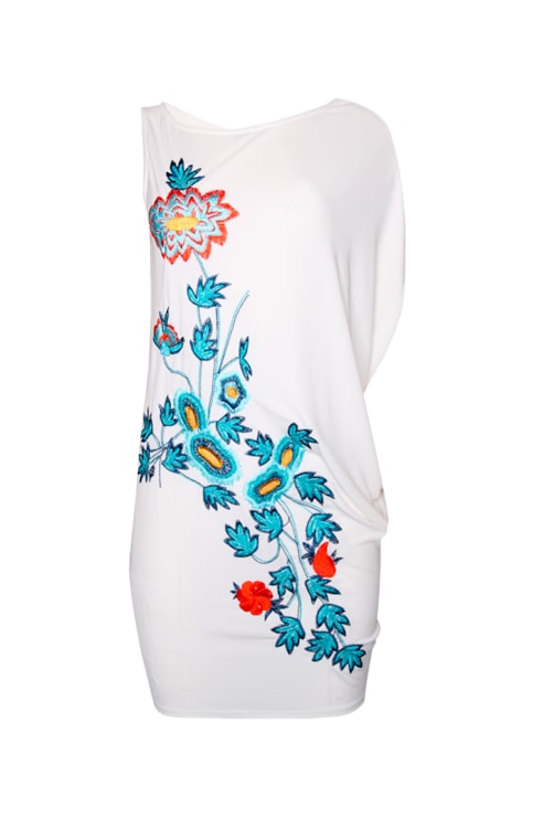Vestido manga assimétrica com bordado