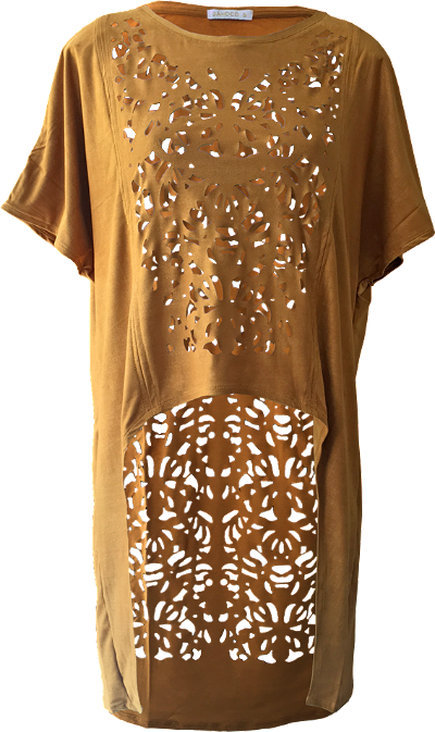 T-shirt assimétrica com recortes