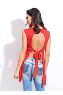 Blusa justa com abertura nas costas