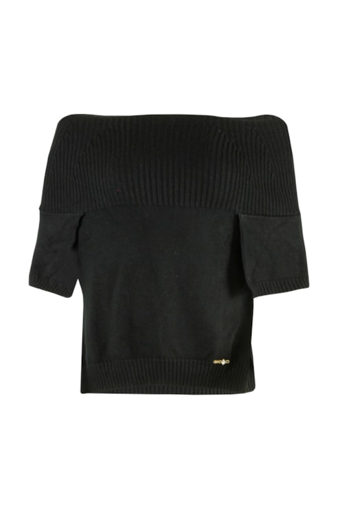 Shirt with shinny threads