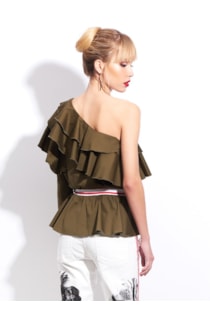 Blusa assimétrica com folhos
