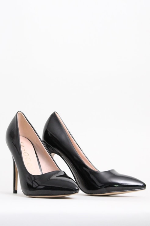 Stiletto envernizado