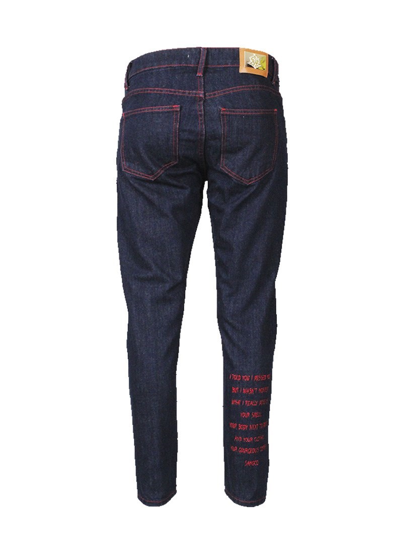 Calças jeans com detalhes bordados