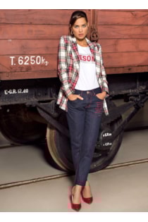 Calças jeans com detalhes bordados