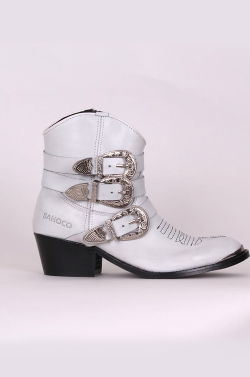 Leather boots with buckles