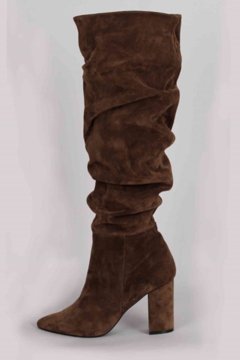 Bota cano alto enrugada