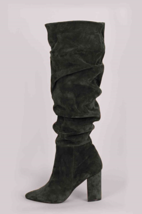 Bota cano alto enrugada
