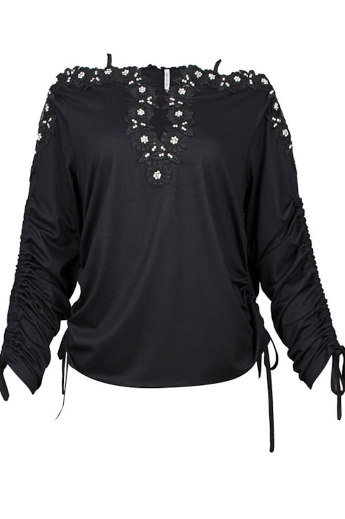 Blusa assimétrica com detalhes