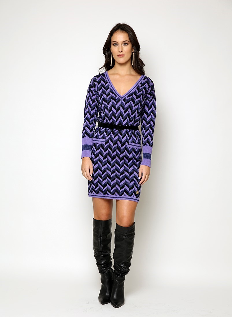 Vestido decote em bico com cinto