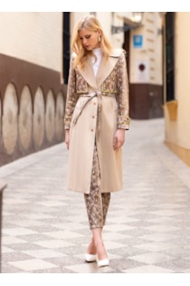 Trench coat com pormenor estampado de cobra