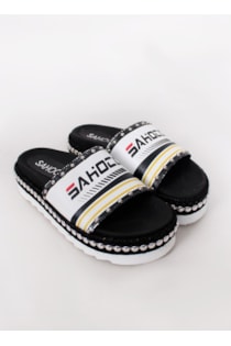 Chinelo de pala com tachas