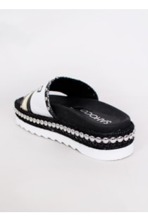 Chinelo de pala com tachas