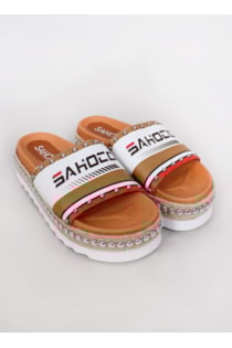 Chinelo de pala com tachas