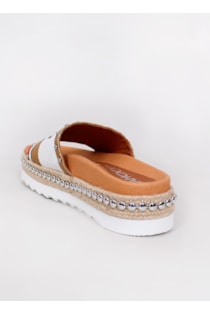 Chinelo de pala com tachas