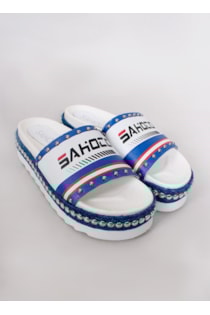 Chinelo de pala com tachas