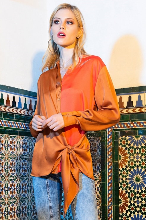 Camisa com pormenor de nó