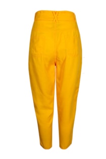 Pantalones con hebilla