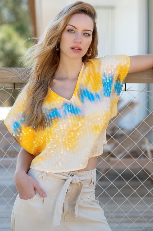 Blusa cropped com lantejoulas