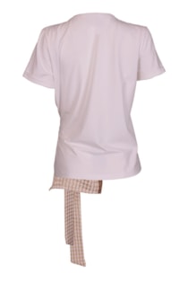 T-shirt combinada com nó