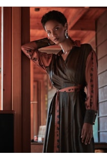 Vestido cruzado midi