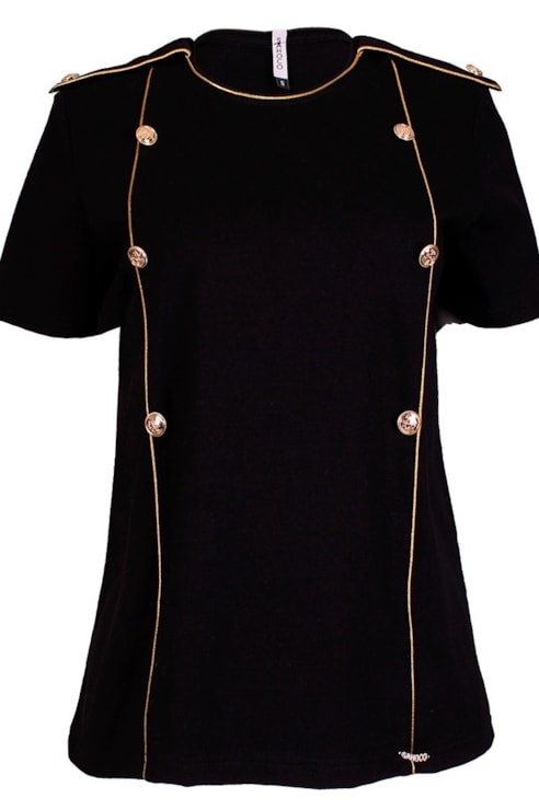 T-shirt com botões