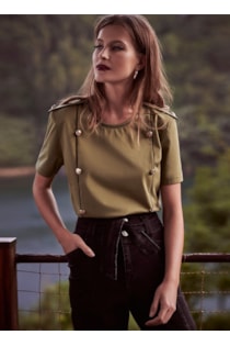 T-shirt com botões