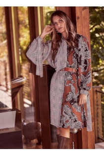 Vestido amplo com cinto