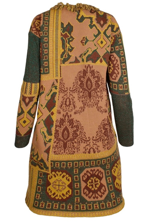Casaco de tricot desfiado