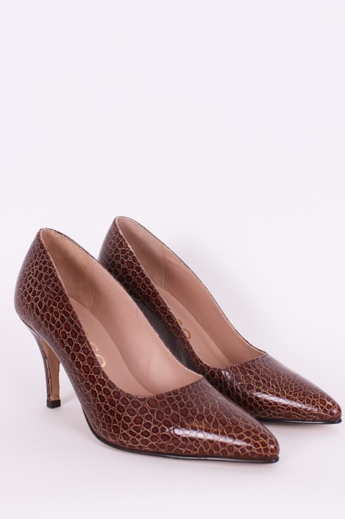 Crocodile effect shoes