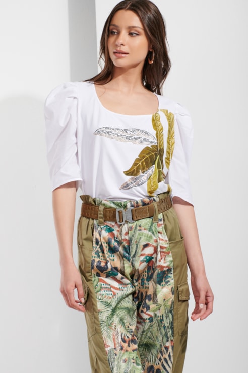 T-shirt decote amplo