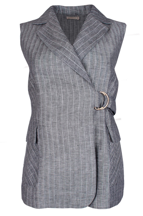 Crossover vest opening at the back