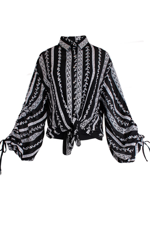 Blusa rendada com detalhe costas