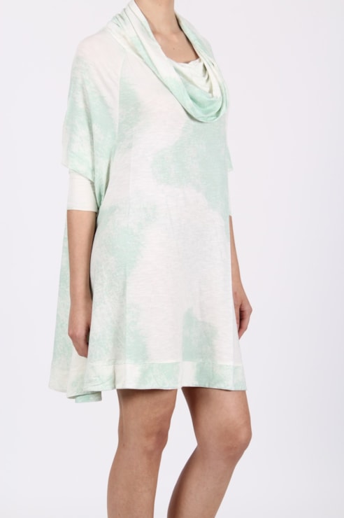 Vestido com gola