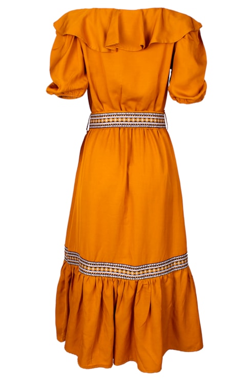 Vestido com faixas em contraste e folhos