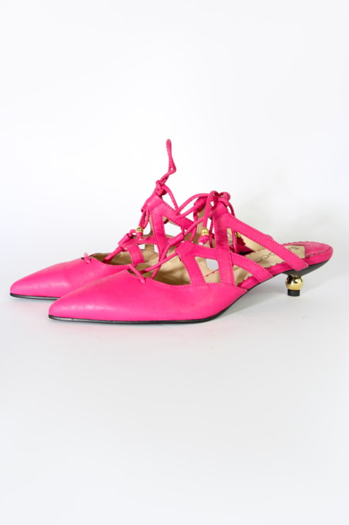 Kitten heel sandal with straps