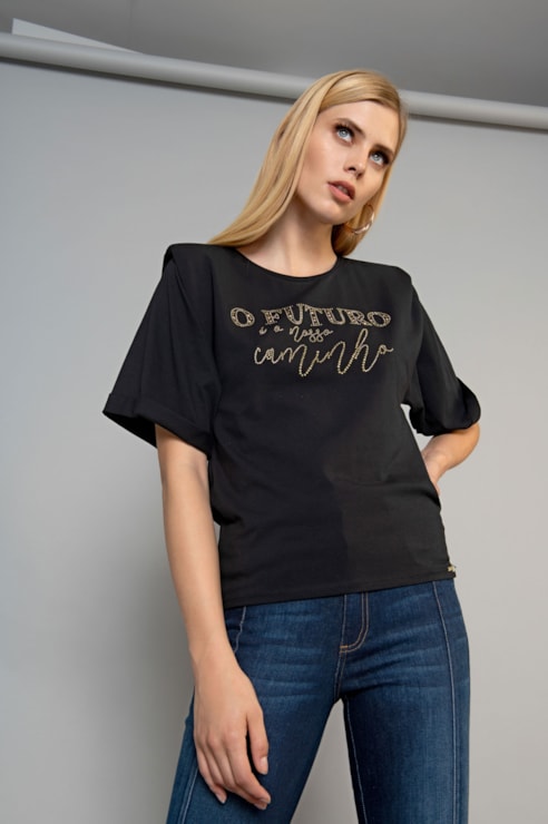 T-shirt com brilhantes