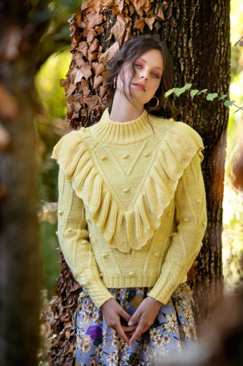 Camisola com folhos e bolas