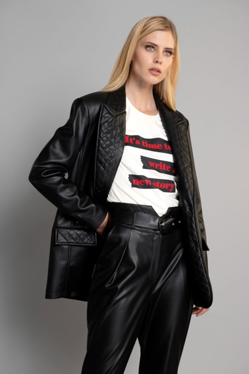Blazer efeito pele detalhe acolchoado