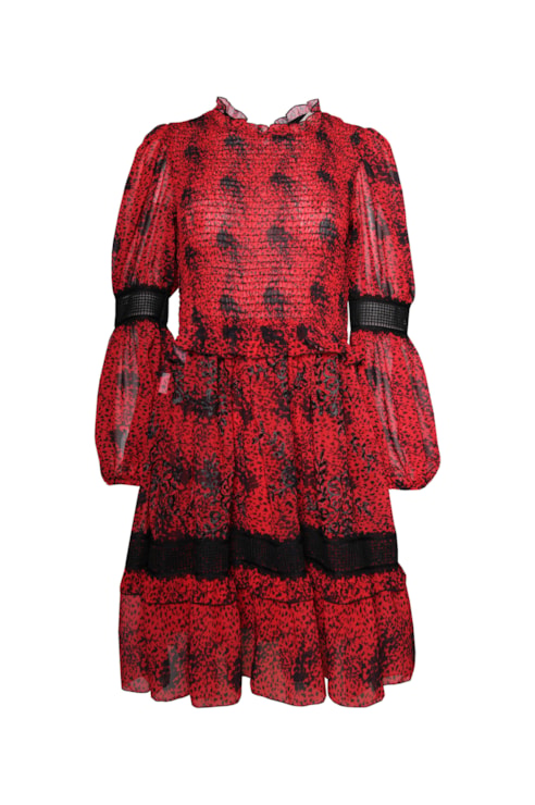 Vestido com drapeado e folhos