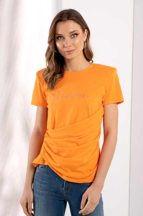 T-shirt básica com pregas