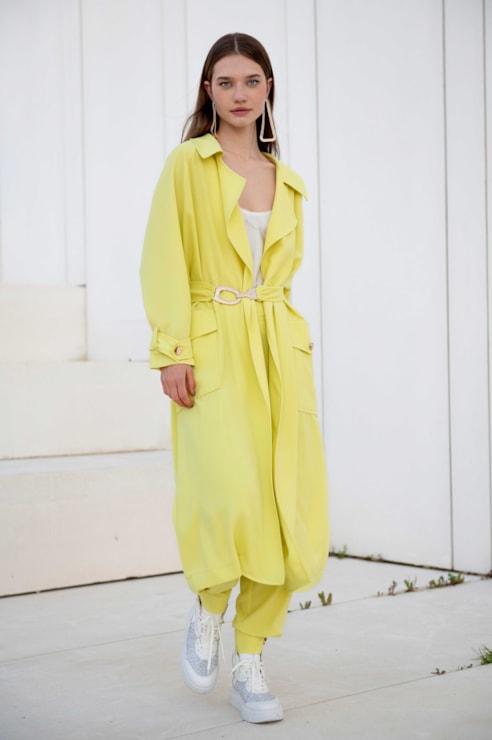 Long trench with belt