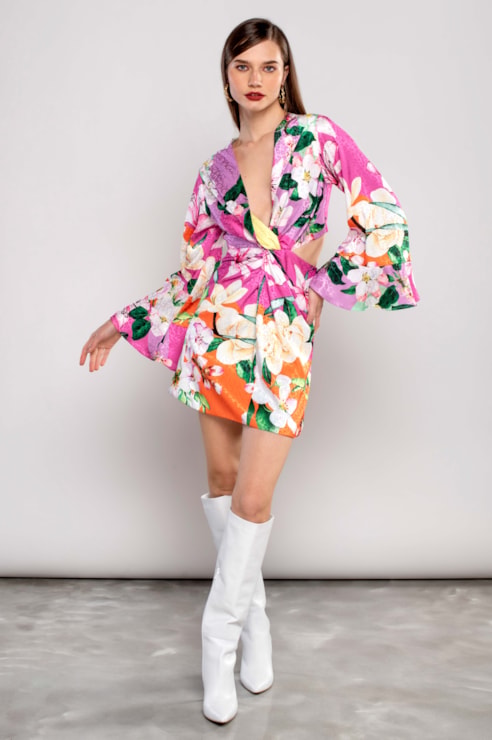 Vestido curto cut out