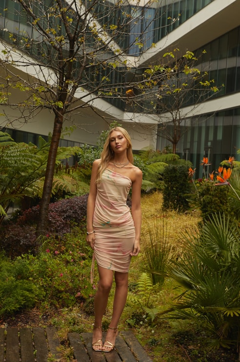 VESTIDO ASSIMÉTRICO DE TULE ESTAMPADO
