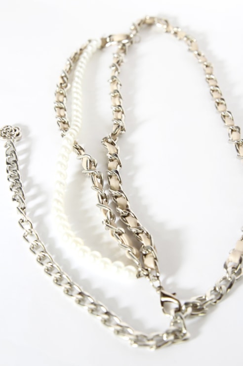 Metal and pearl chain belt