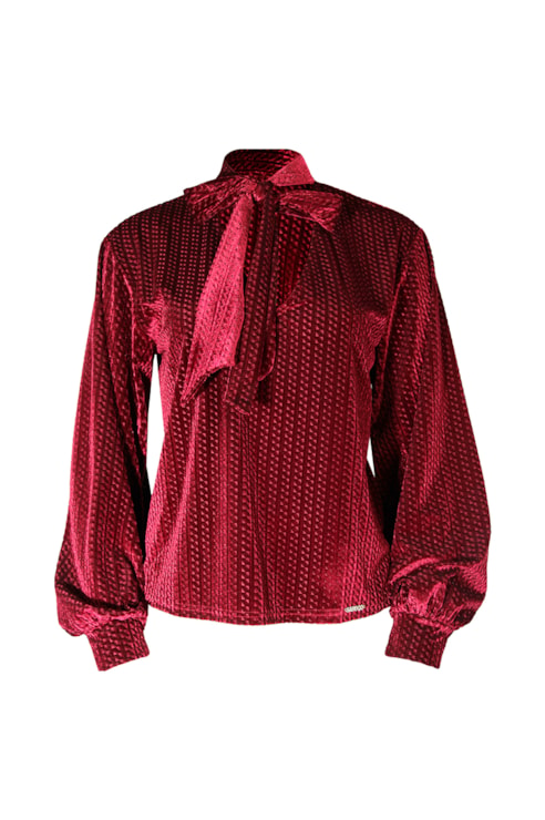 Blusa com laçada