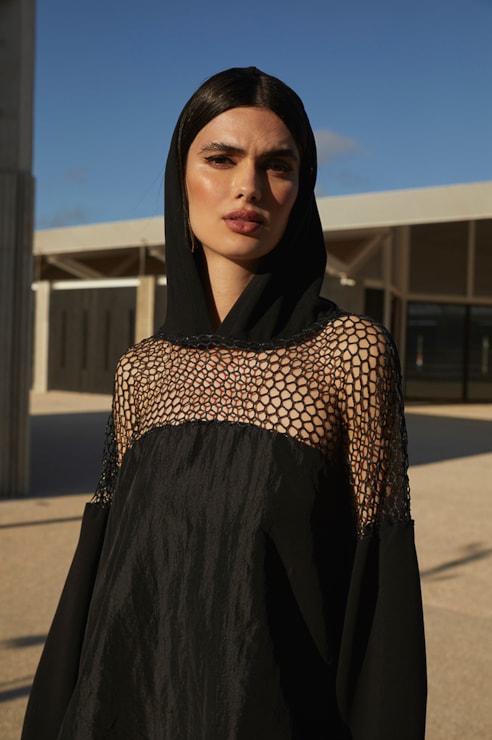 Vestido midi com capuz