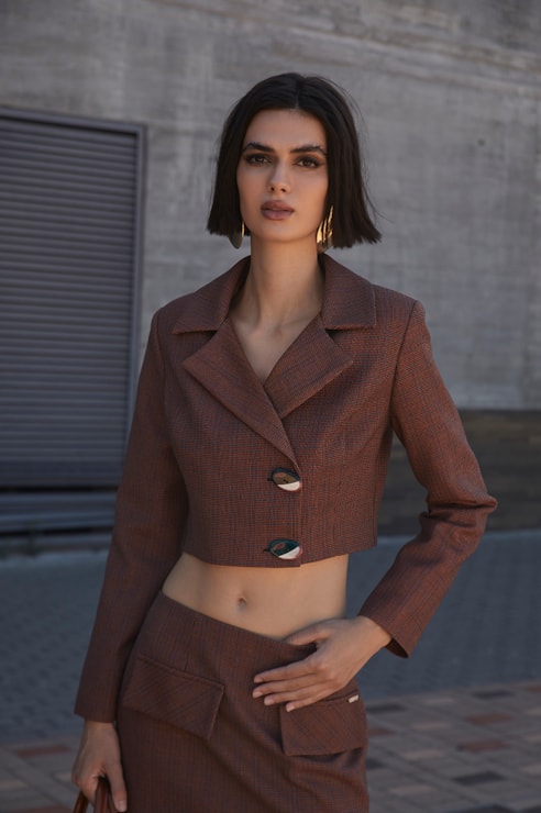 Casaco cropped em tweed