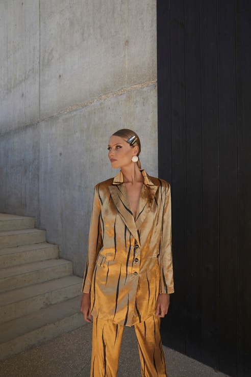 Blazer oversize veludo dourado