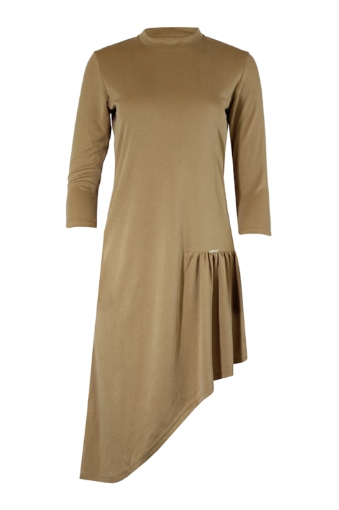 Vestido fluído assimétrico