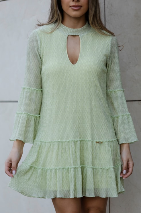 Vestido curto com folhos